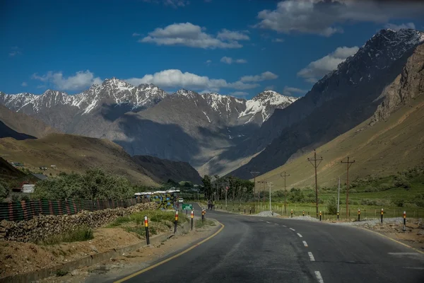 Highway of Kashmir om sommeren - Stock-foto