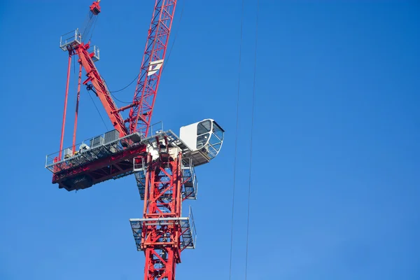 Red construction crane on clear sky — Stock Photo, Image