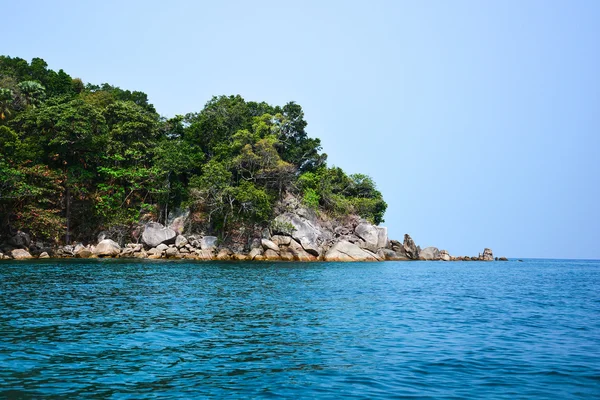 Île dans la mer d'Andaman, Thaïlande — Photo