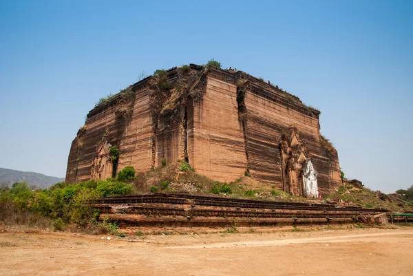 Geruïneerde mingun pagode in mandalay, myanmar — Stockfoto