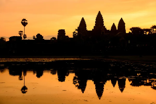 Angkor Wat al amanecer, Siem Reap, Camboya — Foto de Stock