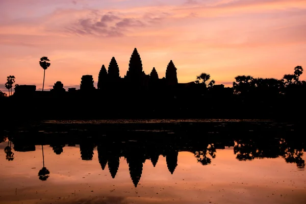 Angkor Wat při východu slunce, Siem Reap, Kambodža — Stock fotografie