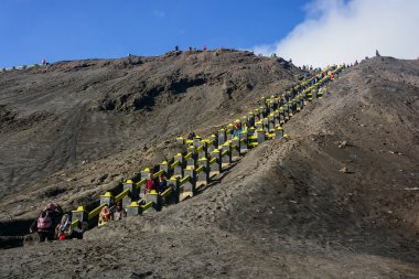 mount bromo azına kadar merdiven tırmanma turist