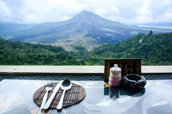 Lunch time at restaurant overlooking the Kintamani — Stock Photo, Image