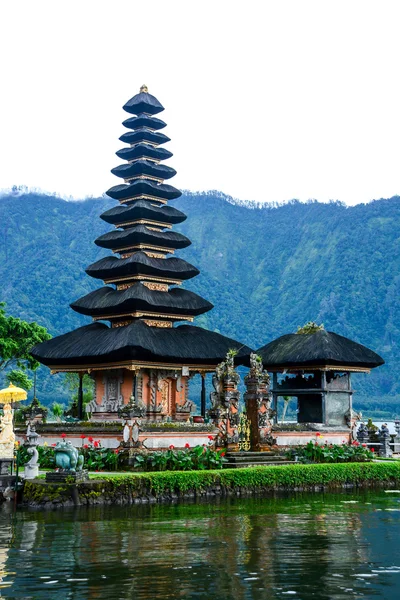 Pura ulun danu bratan Bali, Endonezya — Stok fotoğraf