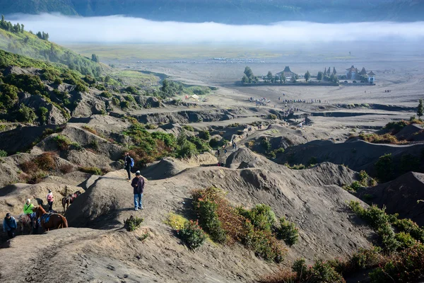 Candi Bentar tapınaktan krater Dağı Bromo — Stok fotoğraf