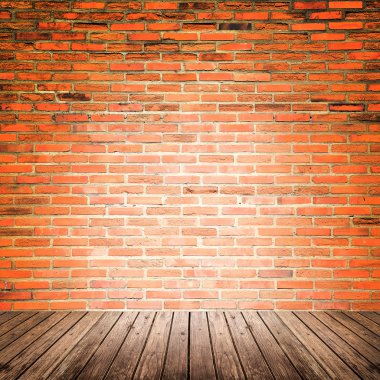 tuğla duvar ve ahşap zemin ile eski iç odası