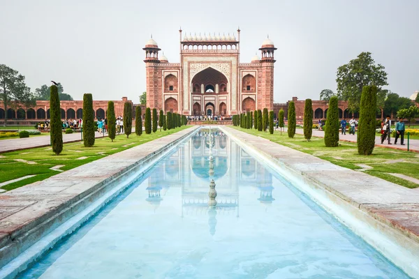 A taj mahal főbejáratánál — Stock Fotó