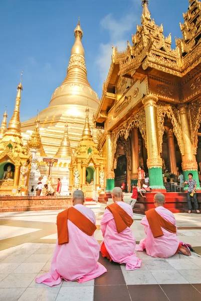 A shwedagon pagoda, Yangon, Mianmar — Stock Fotó