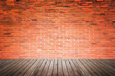 tuğla duvar ve ahşap zemin ile eski iç odası