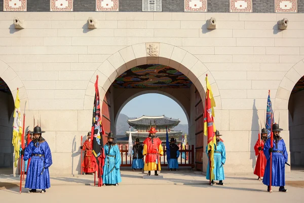 Guard of Gyeongbokgung Palace in Seoul, South Korea — Stock Photo, Image