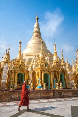 Buddhist monk walking in Shwedagon pagoda