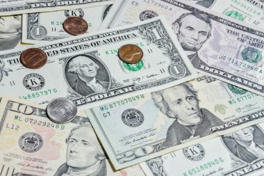 Amerikan Doları faturaları madeni para ile