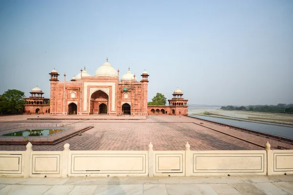 Mosque on the West side of Taj Mahal — Stock Photo, Image