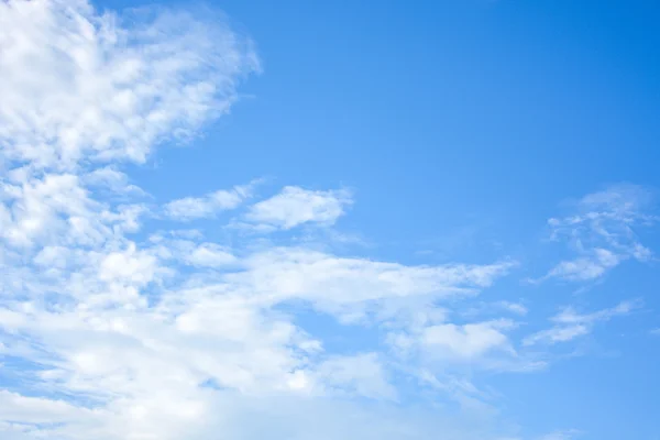 Blue sky and clouds background — Stock Photo, Image