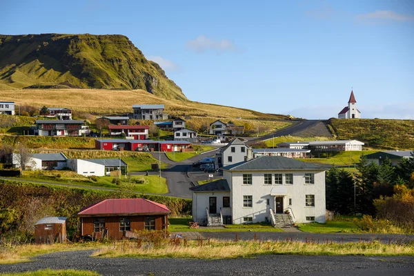 Vik, pequeña ciudad en el sur de Islandia —  Fotos de Stock