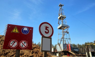 Önplanda yasaklama işaretli sondaj aygıtının görüntüsü