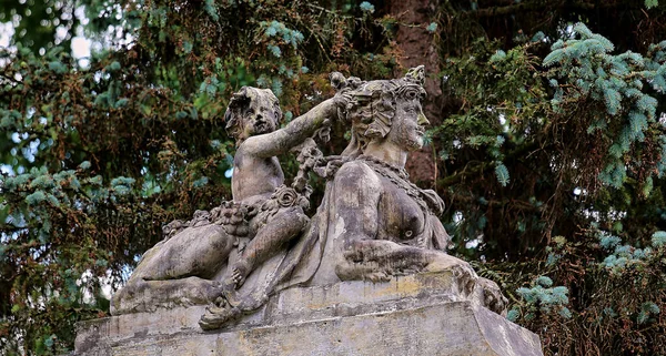 Statue Resembling Sphinx Classical Architecture Artifact Old Statue Park — Fotografia de Stock