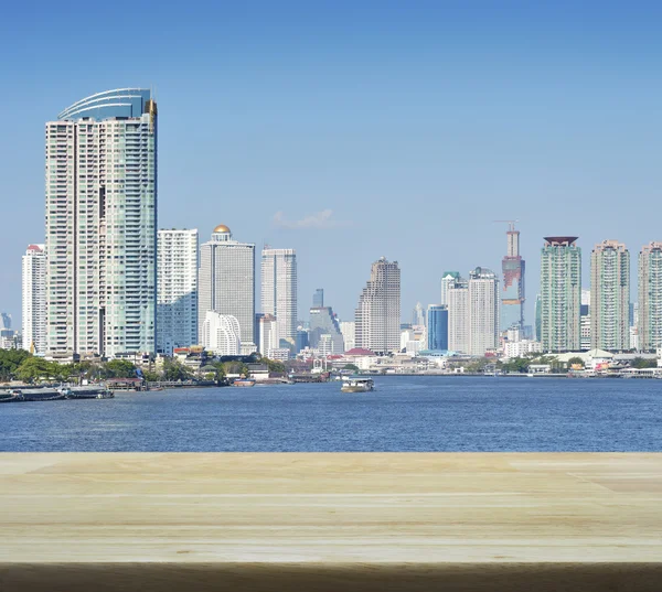 Empty wooden table over business district cityscape for your pro — Stock Photo, Image