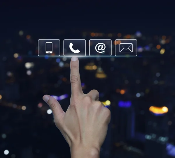 Mano presionando el teléfono, teléfono móvil, en y botones de correo electrónico sobre — Foto de Stock