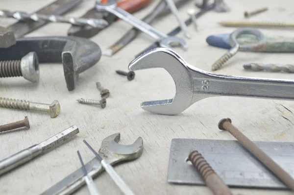 Surtido de herramientas de trabajo antiguas en madera — Foto de Stock