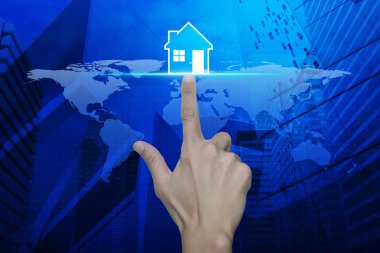 Ev simgesiyle basarak harita ve şehir Kulesi, gerçek esta üzerinde el