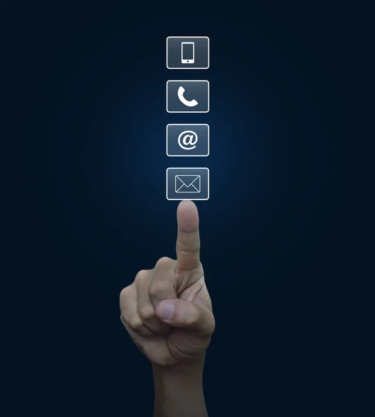 Ηλεκτρονικού ταχυδρομείου κουμπιά πάνω και χέρι πατώντας τηλέφωνο, κινητό τηλέφωνο, στο — Φωτογραφία Αρχείου