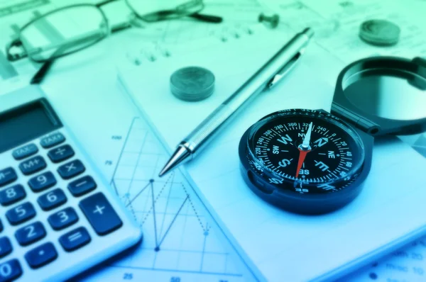 Compass, pen and coin on notebook, accounting background — Stock Photo, Image