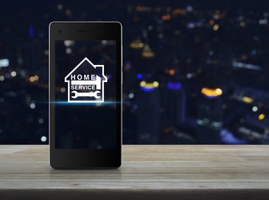 Çekiç ve anahtar modern akıllı telefon ekran o evi simgesiyle