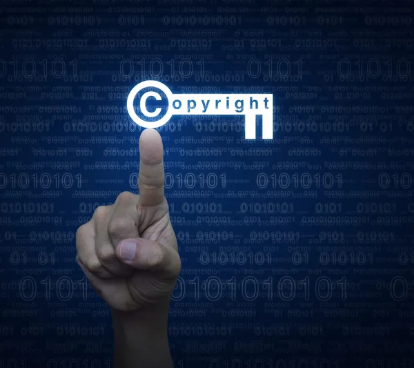 El bilgisayar ikili kodu üzerinde telif hakkı anahtar simgesi mavi tuşuna basarak — Stok fotoğraf