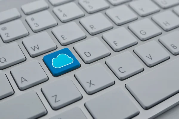 Cloud icon with copy space on modern computer keyboard button, C — Stock Photo, Image