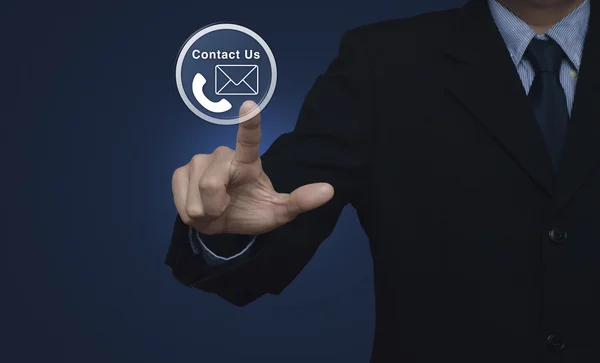 Geschäftsmann drückt Telefon- und Mail-Icon-Taste über blauem Ba — Stockfoto
