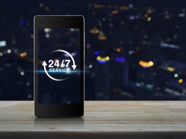 24 saat servis simge ahşap sekmesinde modern akıllı telefon ekranında