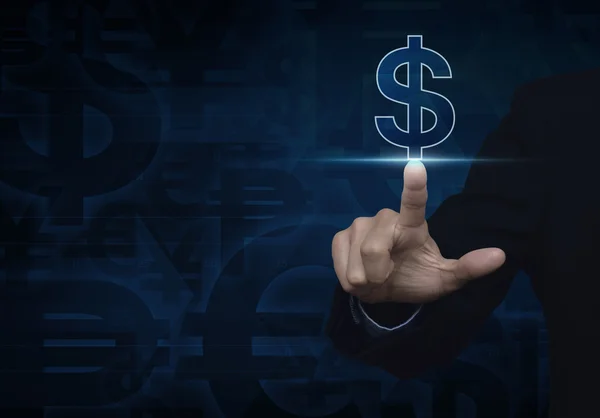 Ділова рука штовхає значок валюти долара на темно-синьому фоні — стокове фото