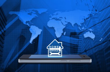 Çekiç ve anahtar modern akıllı telefon ekran o evi simgesiyle