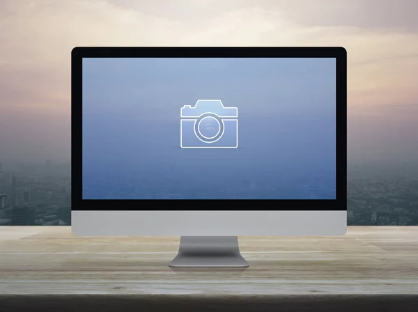 Kamera Flachbild Ikone Mit Modernem Laptop Computer Auf Holztisch Über — Stockfoto
