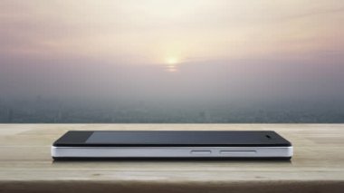 Hediye kutusu mutlu yeni yıl 2021 düz simgesi modern akıllı cep telefonu ekranında ahşap masa üzerinde ve günbatımında gökdelen, klasik tarzda, iş yeni yılı 2021 çevrimiçi dükkan konsepti