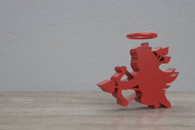 Beyaz duvar arkaplanının üzerinde ahşap masa üzerinde Cupid 3d kırmızı simge, Sevgililer Günü konsepti