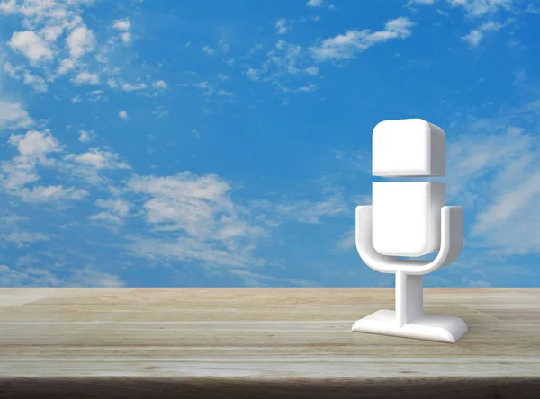 Mikrofon Ikon Träbord Över Blå Himmel Med Vita Moln Affärskommunikation — Stockfoto
