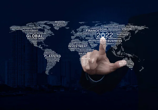 Geschäftsmann Drückt 2022 Start Symbol Mit Globalen Geschäftswörtern Weltkarte Über — Stockfoto