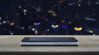 Elektrik düğmesi düz simgesi modern akıllı cep telefonu ekranında ahşap masa üzerinde bulanık renkli gece lambası ofis kulesi ve gökdelen üzerinde iş başlat online konsept