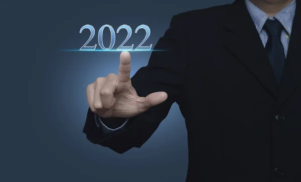 商人将2022年的文本压在浅蓝色背景之上 新年快乐 2022年日历封面概念 — 图库照片