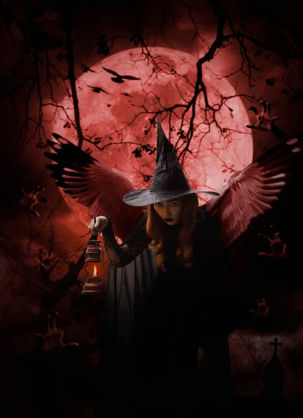 Halloween Boszorkány Szárnyakkal Tartó Ősi Lámpa Áll Zombi Kéz Kereszt — Stock Fotó