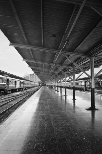 Platforma a vlaky v Bangkoku — Stock fotografie