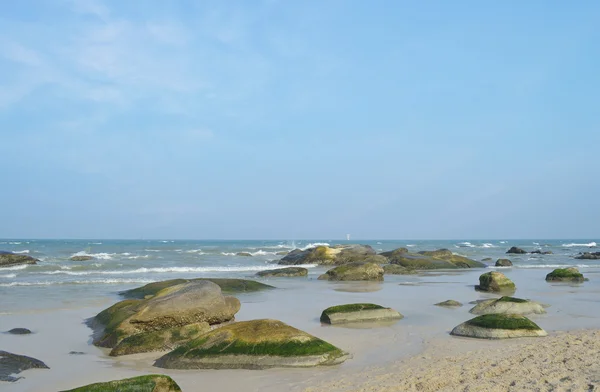 Rochers sur la plage de Hua Hin — Photo