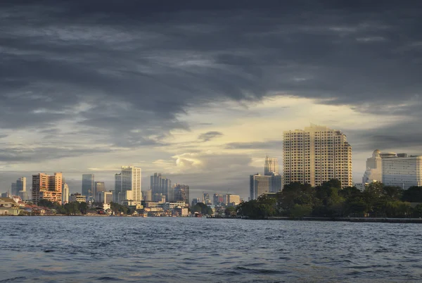 Bangkok cityscape Modern building river side — Stock Photo, Image