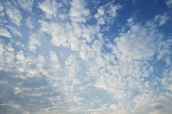 Blue sky with white clouds — Stock Photo, Image