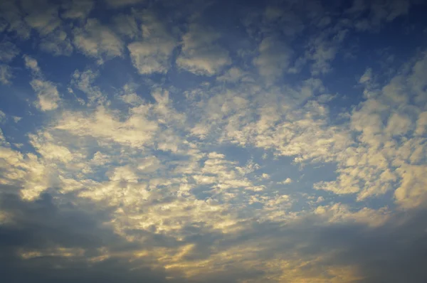 Sky with clouds at sunset — Stock Photo, Image