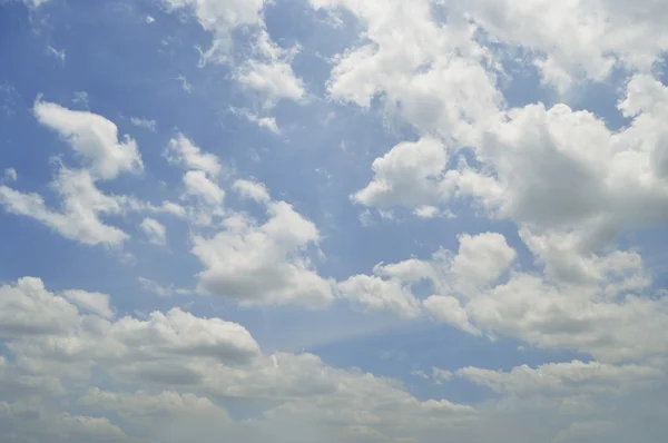 Blue sky with white clouds — Stock Photo, Image