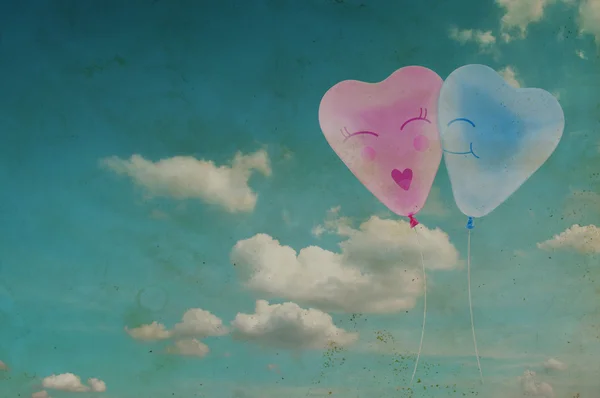 Love heart balloon man and woman on blue sky background — Stock Photo, Image